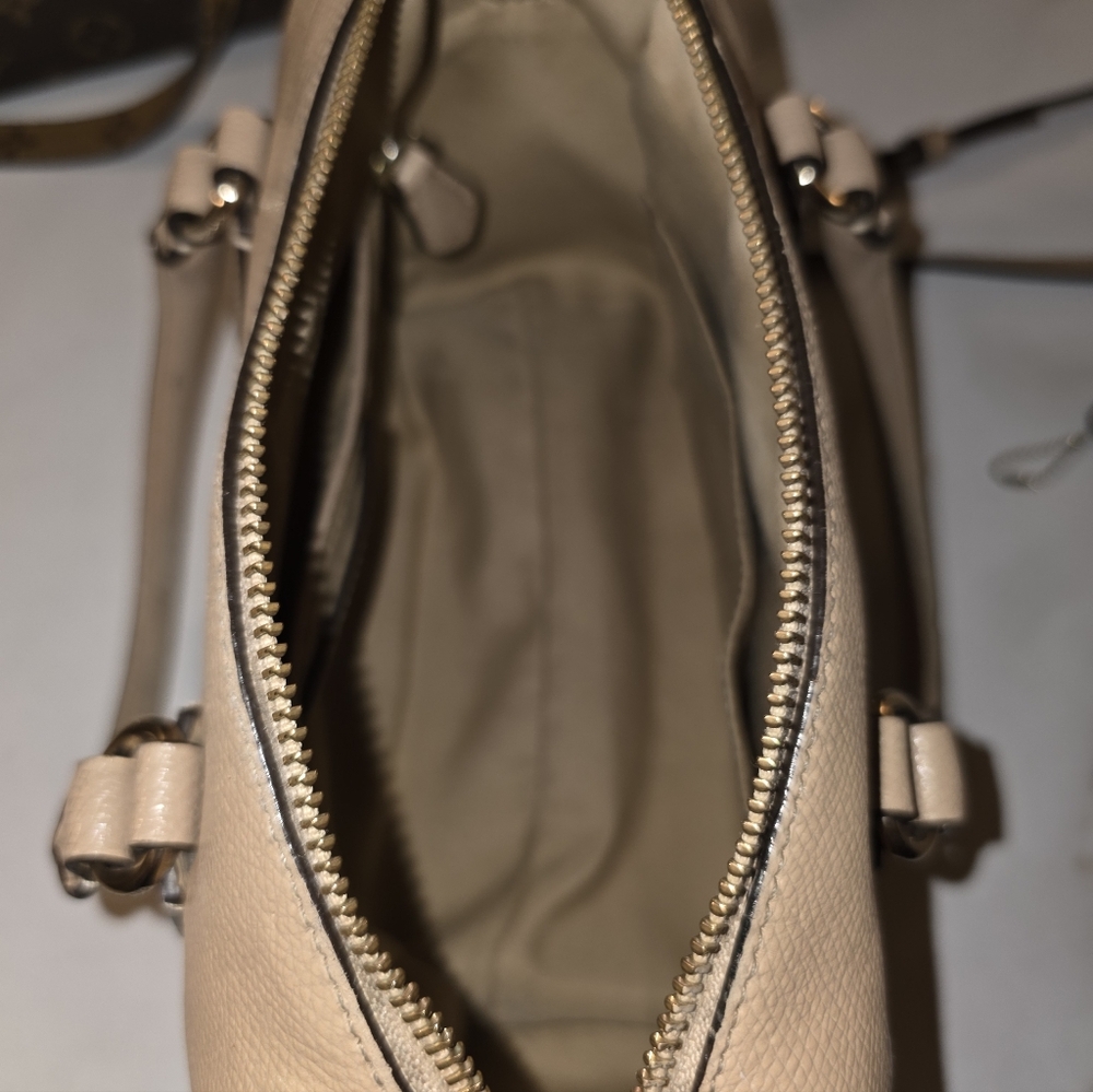 Coach Tan Leather Shoulder Bag with Signature Pouch See Pic 2 For Pouch - Picture 13 of 16